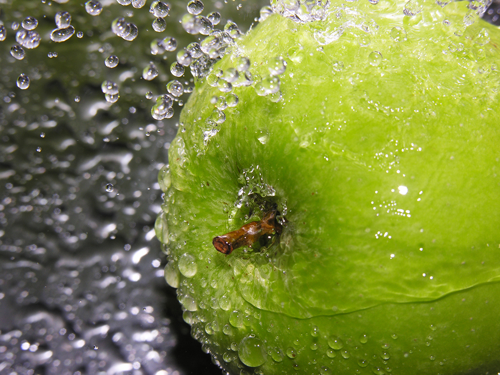 Manzana y agua