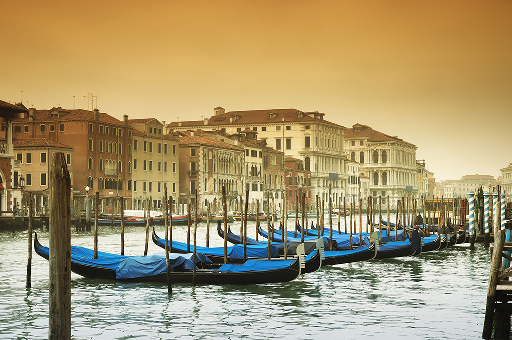 Venecia: góndolas en el Gran Canal